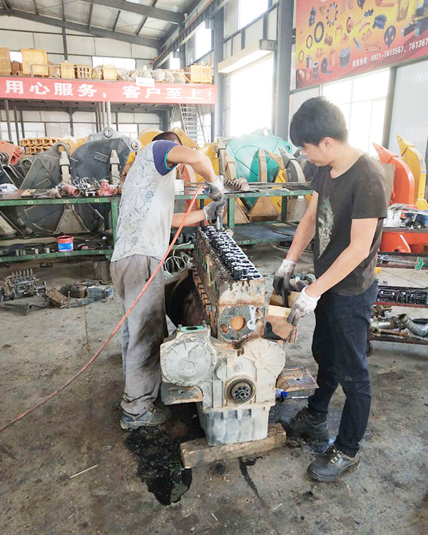 庆阳小松240挖掘机维修中心,小型液压挖掘机维修厂